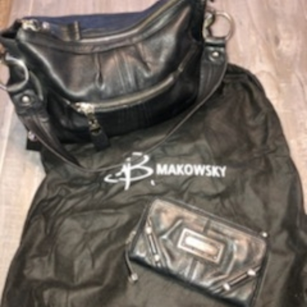 B. Makowsky Purse & Wallet Set